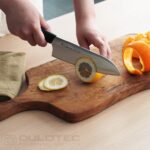 „Fuji Cutlery“ virtuvinis peilis „Santoku“ FC-680 „Wisteria“ – juodas » Dulotec.LT