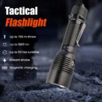 „Dulotec Guardian“ taktinis žibintuvėlis, 1 800 liumenų, 700 metrų, 5 200 mAh akumuliatorius, magnetinis įkrovimas, dėklas » Dulotec.LT