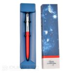 „Fisher Space Pen Cap-O-Matic“, chromuotas dangtelis, raudonas korpusas, modelis 775-R, dovanų dėžutėje » Dulotec.LT