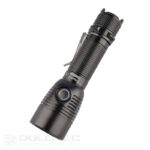 „Dulotec Guardian“ taktinis žibintuvėlis, 1 800 liumenų, 700 metrų, 5 200 mAh akumuliatorius, magnetinis įkrovimas, dėklas » Dulotec.LT