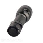 „Dulotec Guardian“ taktinis žibintuvėlis, 1 800 liumenų, 700 metrų, 5 200 mAh akumuliatorius, magnetinis įkrovimas, dėklas » Dulotec.LT