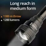 „Dulotec Multi Zoom“ žibintuvėlis, 1 200 liumenų, matomumas iki 1 300 metrų, su nuotolinio valdymo pultu » Dulotec.LT